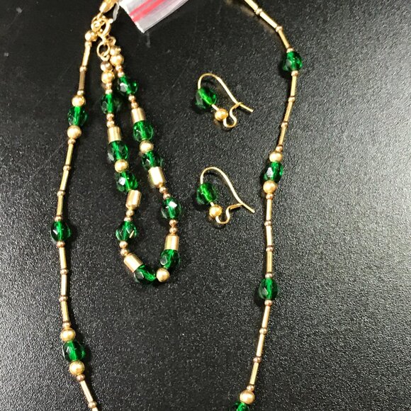 15 1/2" Green and Gold Necklace Set - Picture 6 of 8